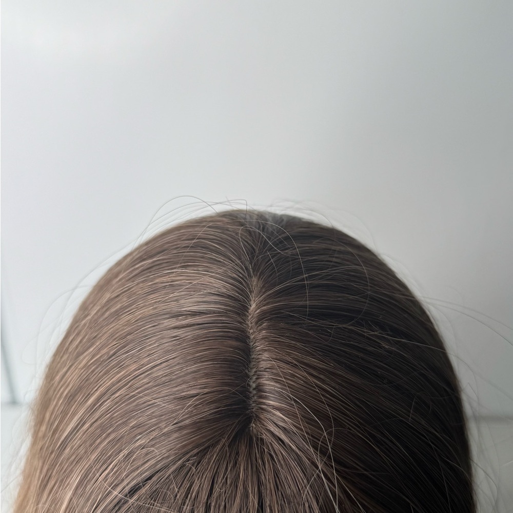 Balayage Caramel Blonde Wavy Wig with Dark Roots - Realistic appearance - Picture 7 of 7